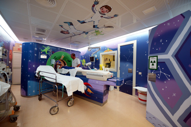La nueva decoración transforma el área de diagnóstico por la imagen de Sant Joan de Déu en una aventura espacial.
