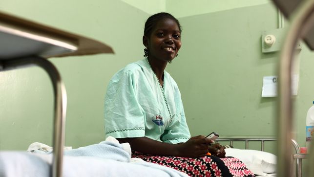 Uno de los riesgos del embarazo infantil es la fístula obstétrica. Hortência la desarrolló tras un parto a los 17 años.© UNFPA/Pedro Sá da Bandeira