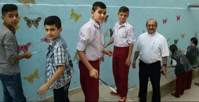 El padre Carlos asiste a refugiados iraques y palestinos en Amn.