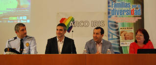 Ruiz Espejo, segundo por la derecha, acudió ayer a una jornada sobre discriminación